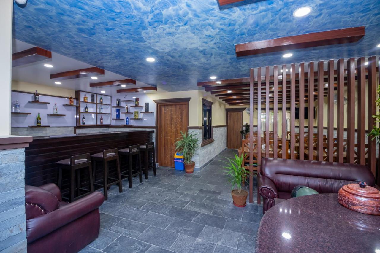 Oyo 253 Hotel Pinnacle Pokhara Exterior foto
